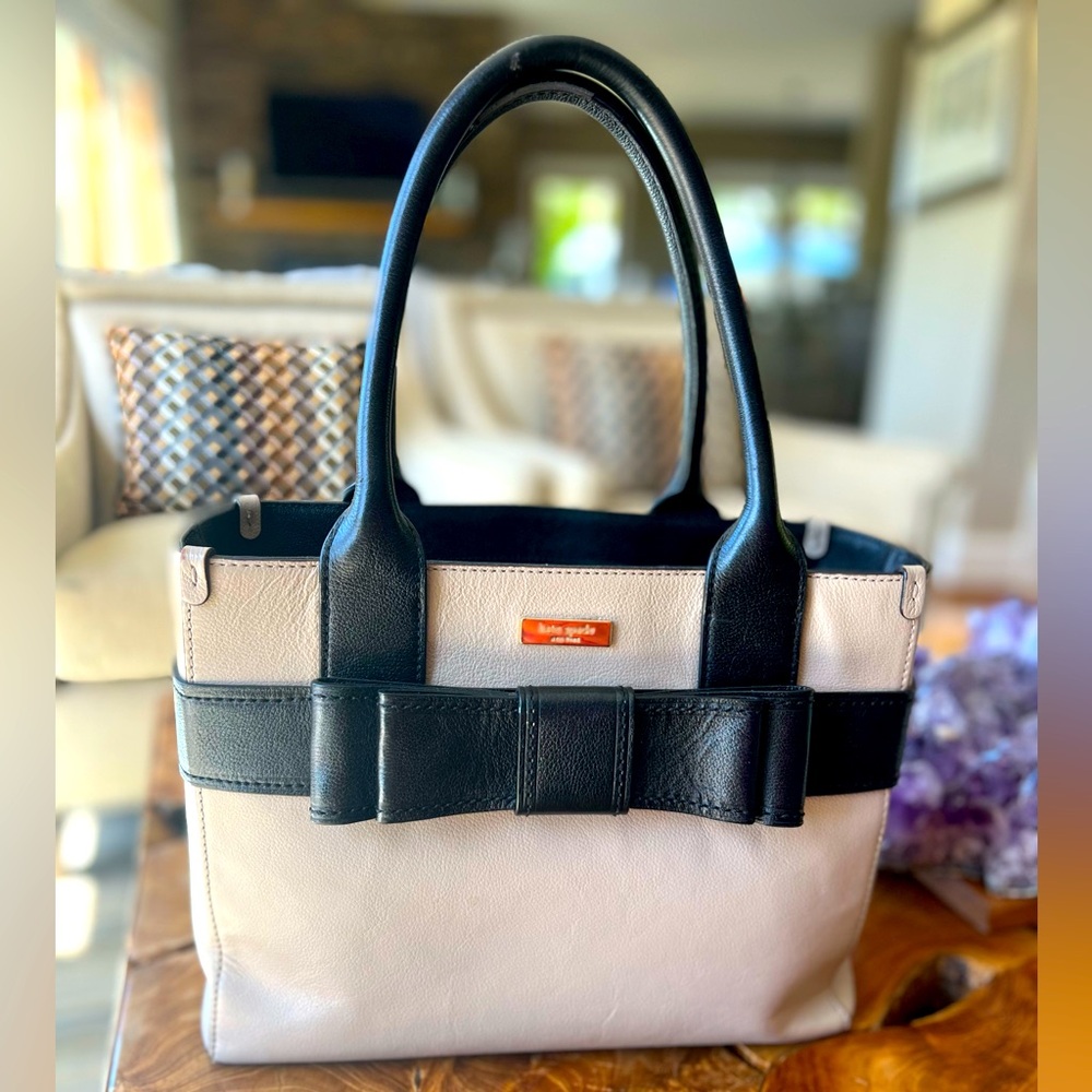 KATE SPADE NEW YORK ELENA
VILLABELLA AVENUE LARGE Purse